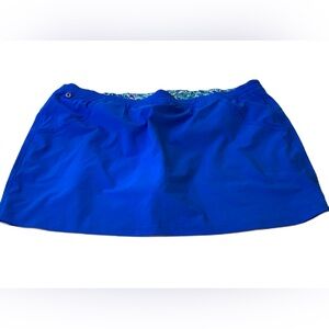 COLUMBIA women's Performance Fishing Gear skort size XL 10. Blue/ Green Shorts.